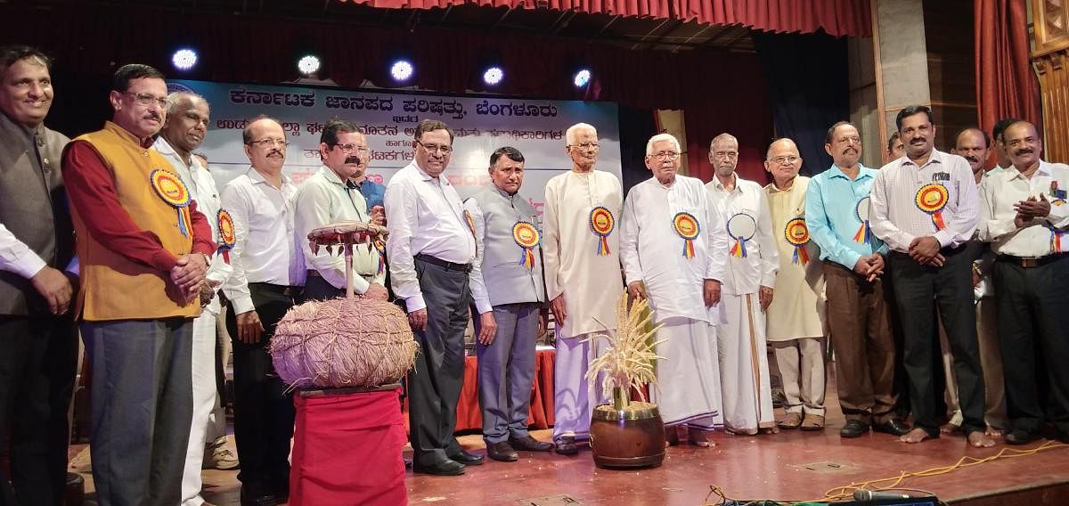 Folklore expert Erya Lakshminarayana Alva and others seen at the inauguration of the Udupi district unit of the Karnataka Janapada Parishat in Udupi.