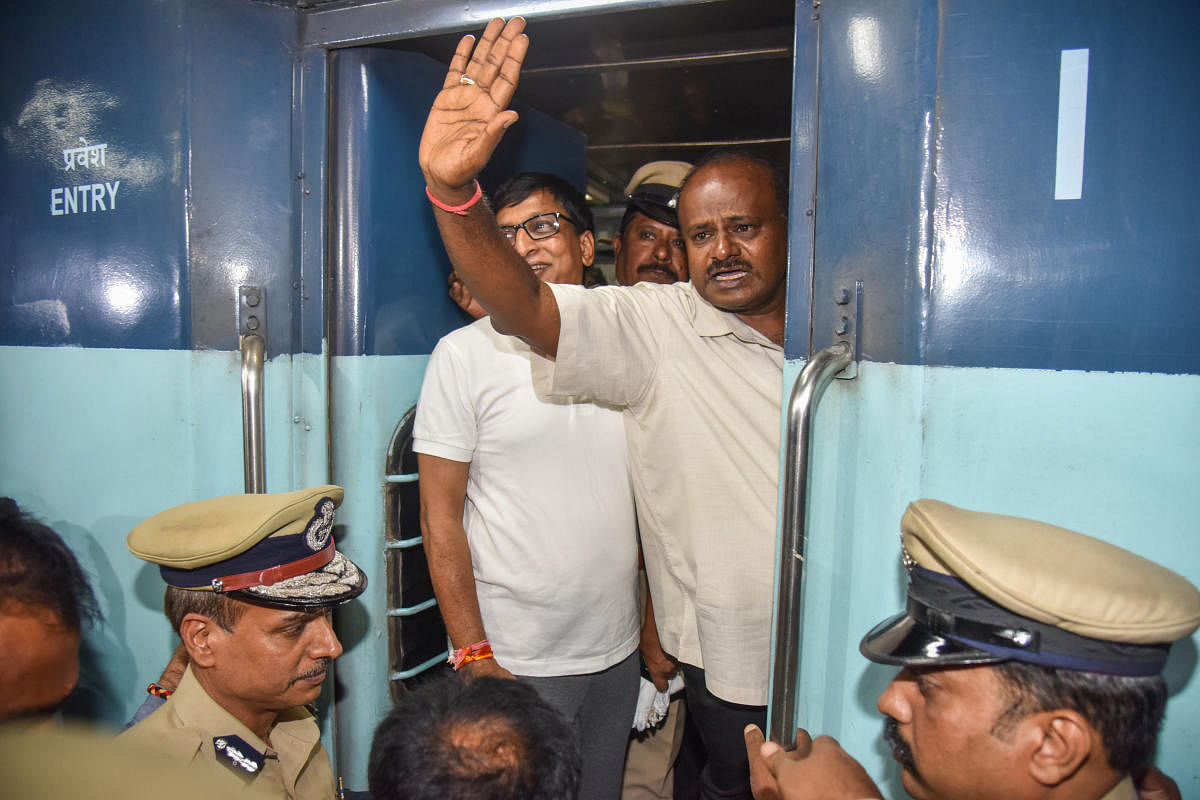 H D Kumaraswamy, Chief Minister, departure from Bengaluru in Karnataka Express Rail to Yadgiri for Grama Vatsvya programme at Cantonment Railway station in Bengaluru on Thursday. Photo by S K Dinesh
