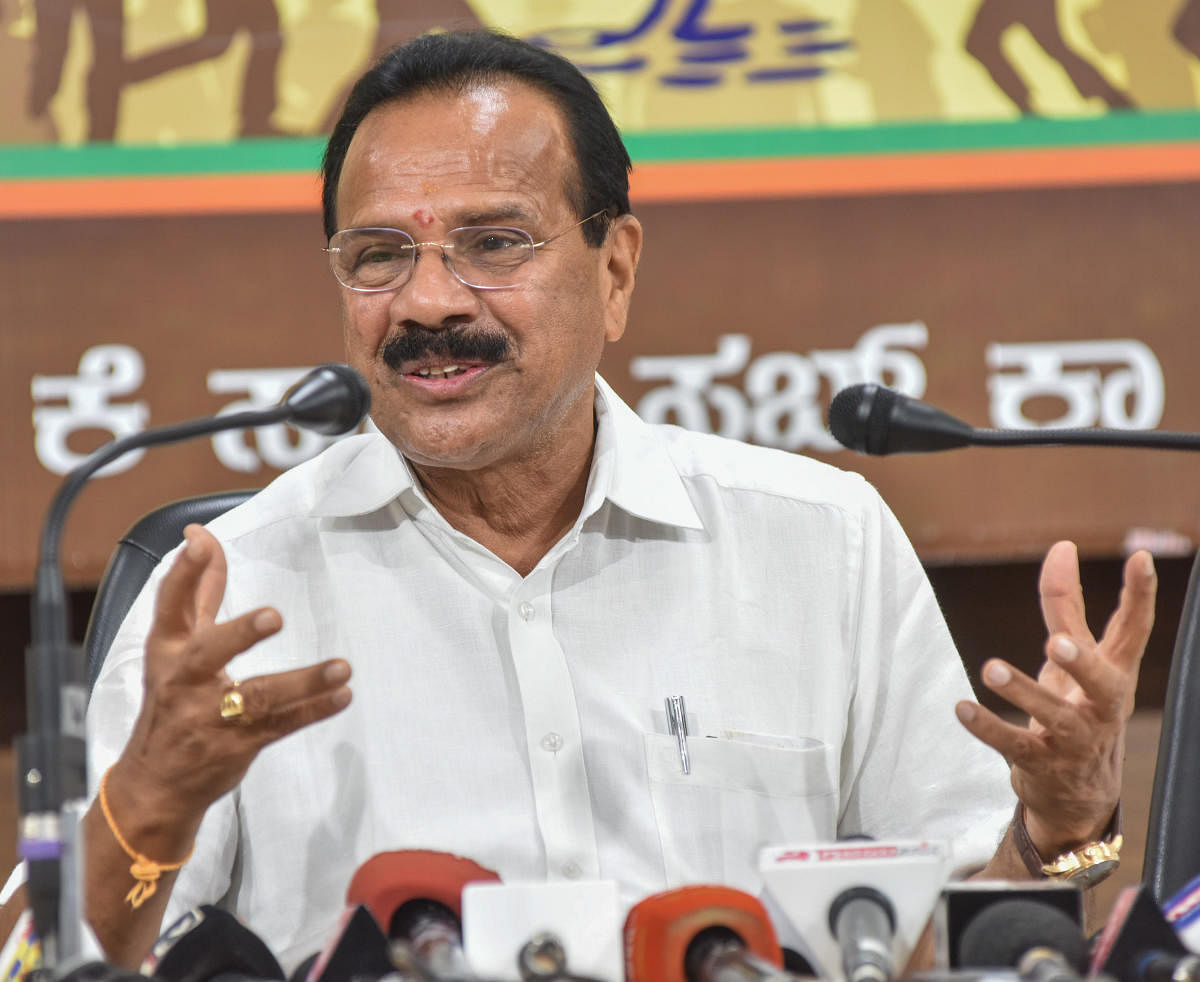 D V Sadananda Gowda, Union Minister of Chemicals and Fertilizers speaking at a press conference in state BJP Office, Jagannatha Bhavan. (DH Photo)