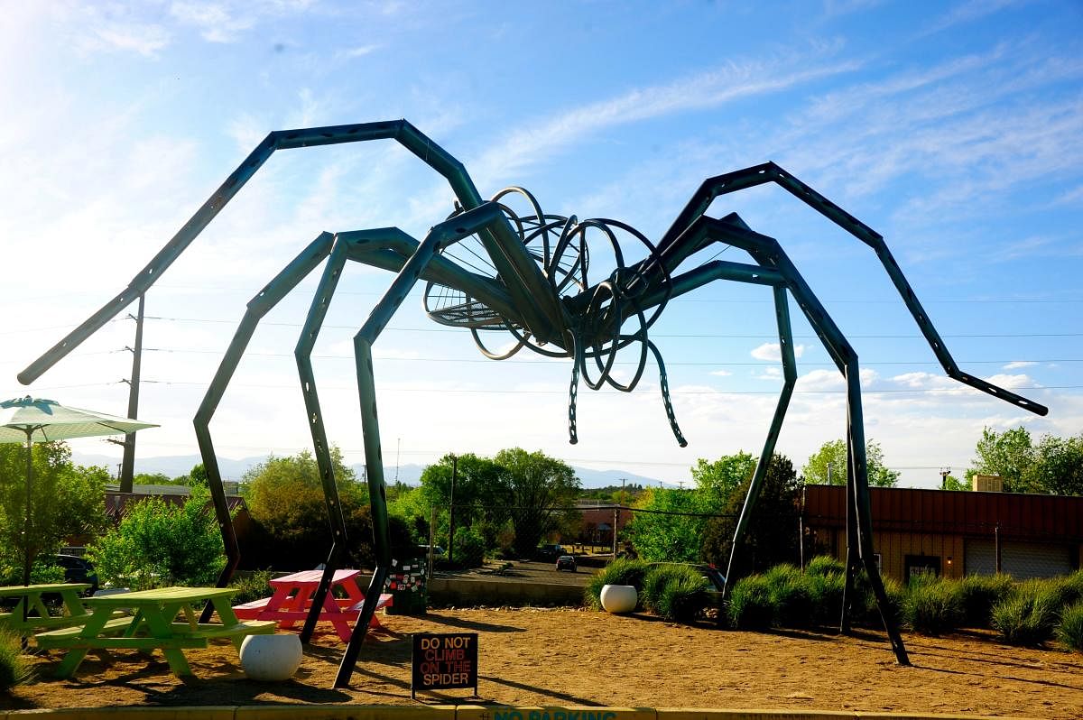 A giant spider outdoor sculpture in the Meow Wolf parking lot, Santa Fe