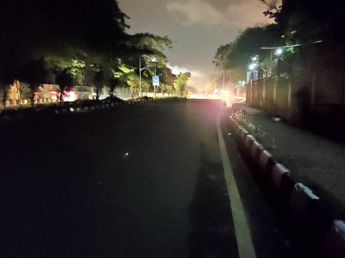Dimly lit roads and lack of streetlights pose a threat to pedestrians and commuters near IISc. DH Photo/B H Shivakumar