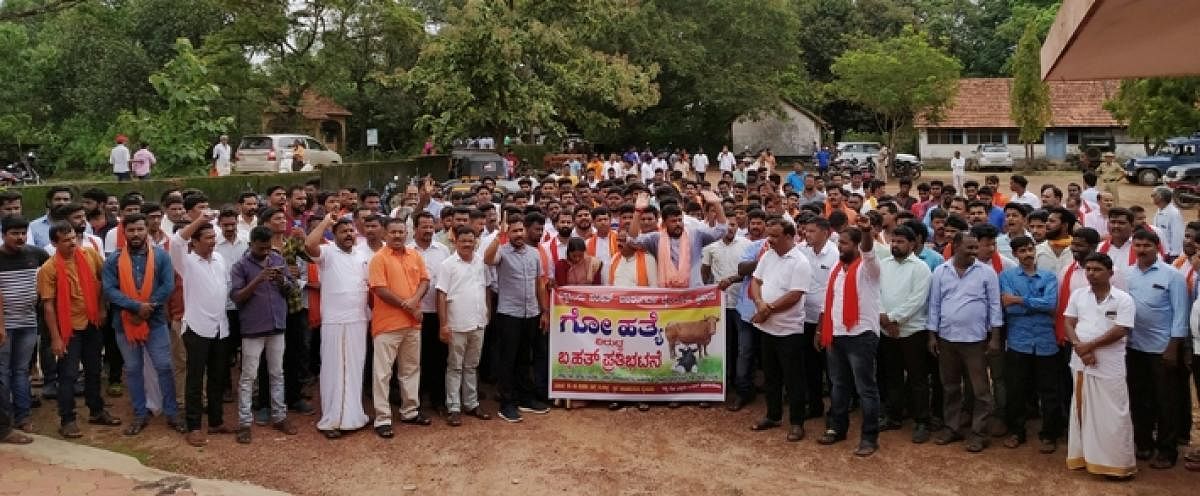 Members of VHP, Bajrang Dal stage a protest in Byndoor on Friday.