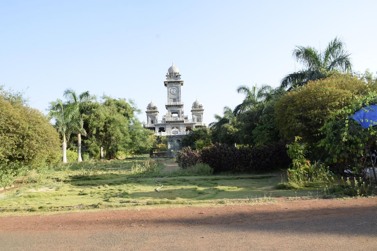 Well-planned: The British-style Patwardhan palace at Jamkhandi