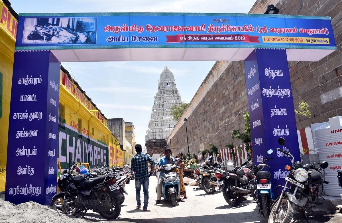 Kanchipuram wearing festive look to welcome the once-in-forty year event of rising of Lord Athi Varatar from the pond of Sri Varadaraja Perumal Temple. (DH Photo/A Murugan)