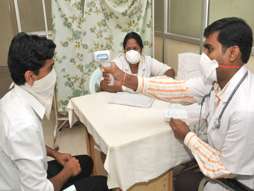 With surge in swine flu cases, Delhi government today ordered all private medical labs not to charge more than Rs 4,500 to carry out tests for the viral disease which has claimed over 600 lives across the country. File photo
