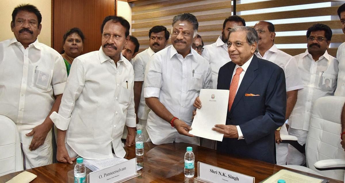 A delegation led by the Deputy Chief Minister of Tamil Nadu, O. Panneerselvam meeting the Chairman of the 15th Finance Commission, N.K. Singh, in New Delhi. PTI photo.