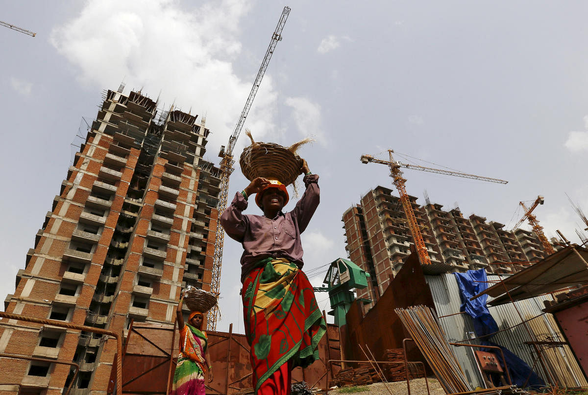 Labourers work at the construction site of a residential complex in Noida on the outskirts of New Delhi, India, August 20, 2015. REUTERS/Adnan Abidi/File Photo