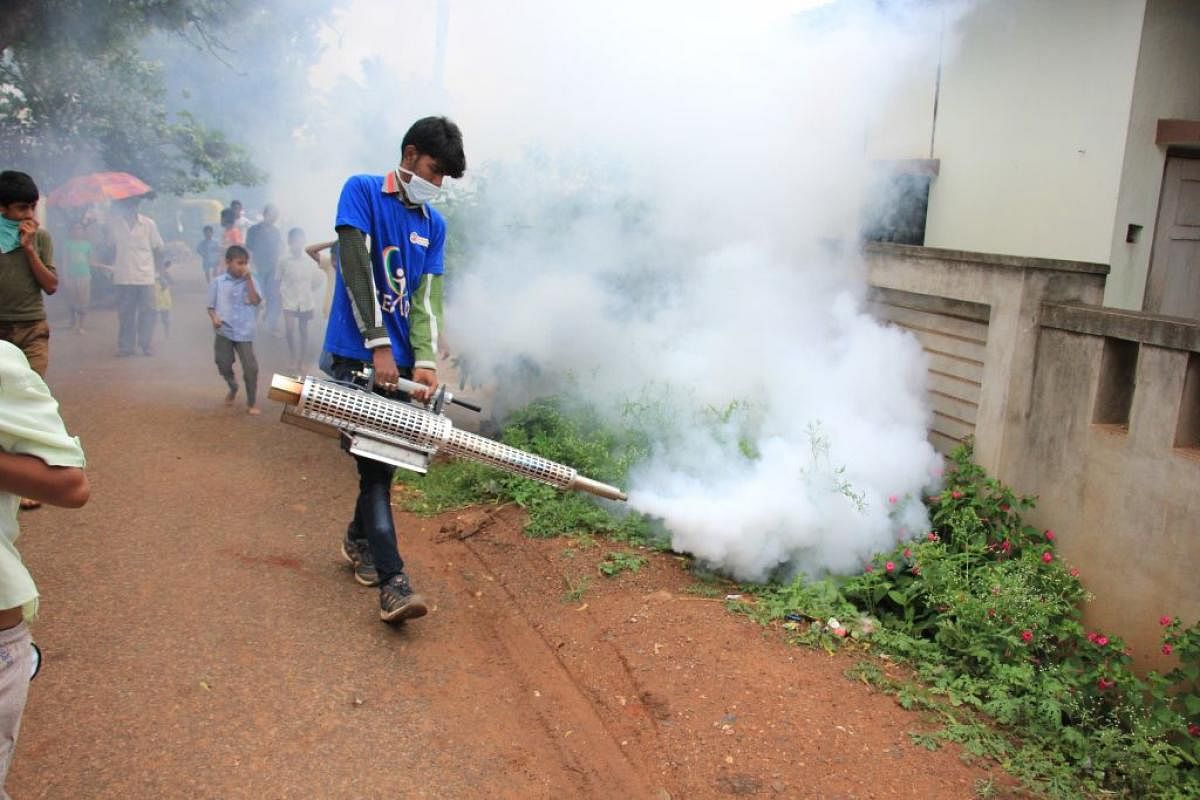 During monsoon, the BBMP engages gangmen to spray larvicide to control mosquito larvae in the CBD. 