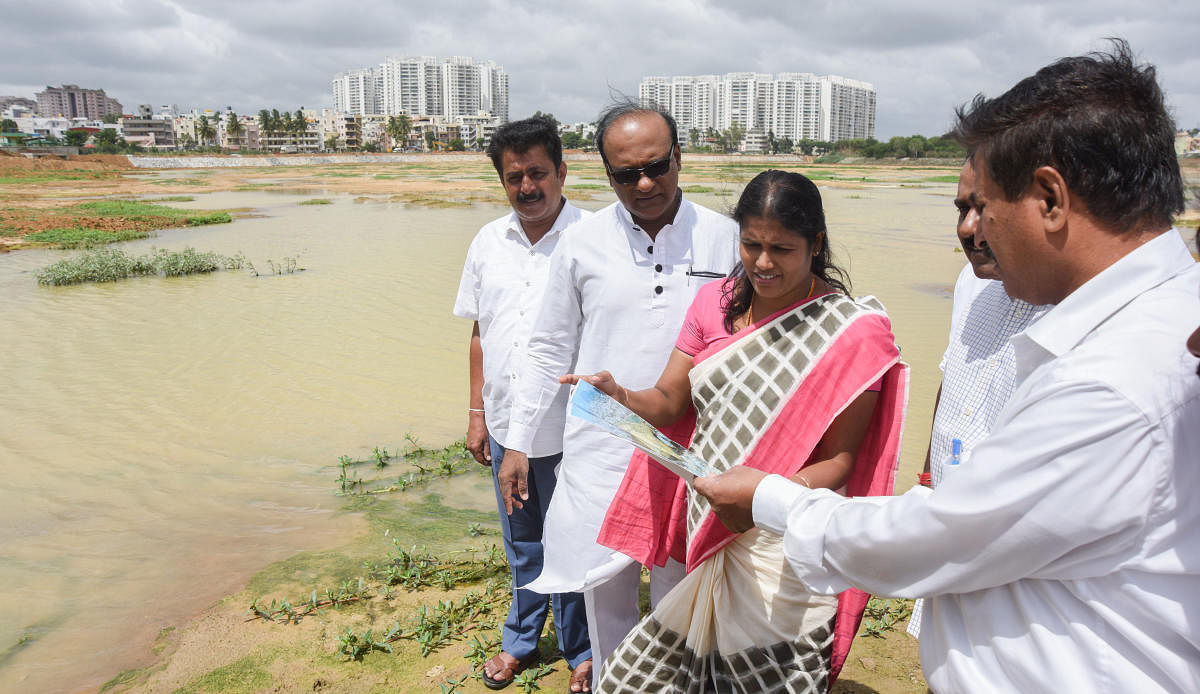 Mayor Gangambike Mallikarjun during an inspection of Sarakki Lake on Friday. DH PHOTO/ANUP R THIPPESWAMY