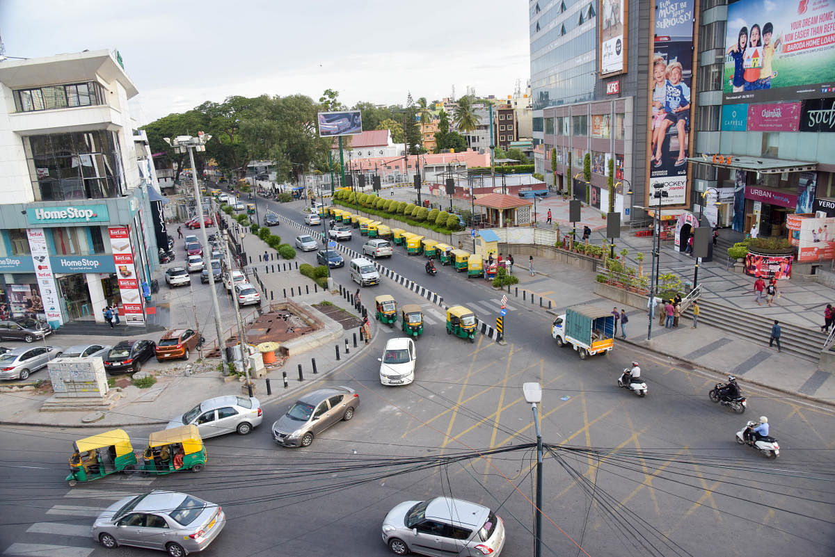 The 500-metre stretch near Garuda Mall is one of two roads in Bengaluru with contra-flow traffic, where vehicles are expected to keep right. DH PHOTOS BY B H SHIVAKUMAR