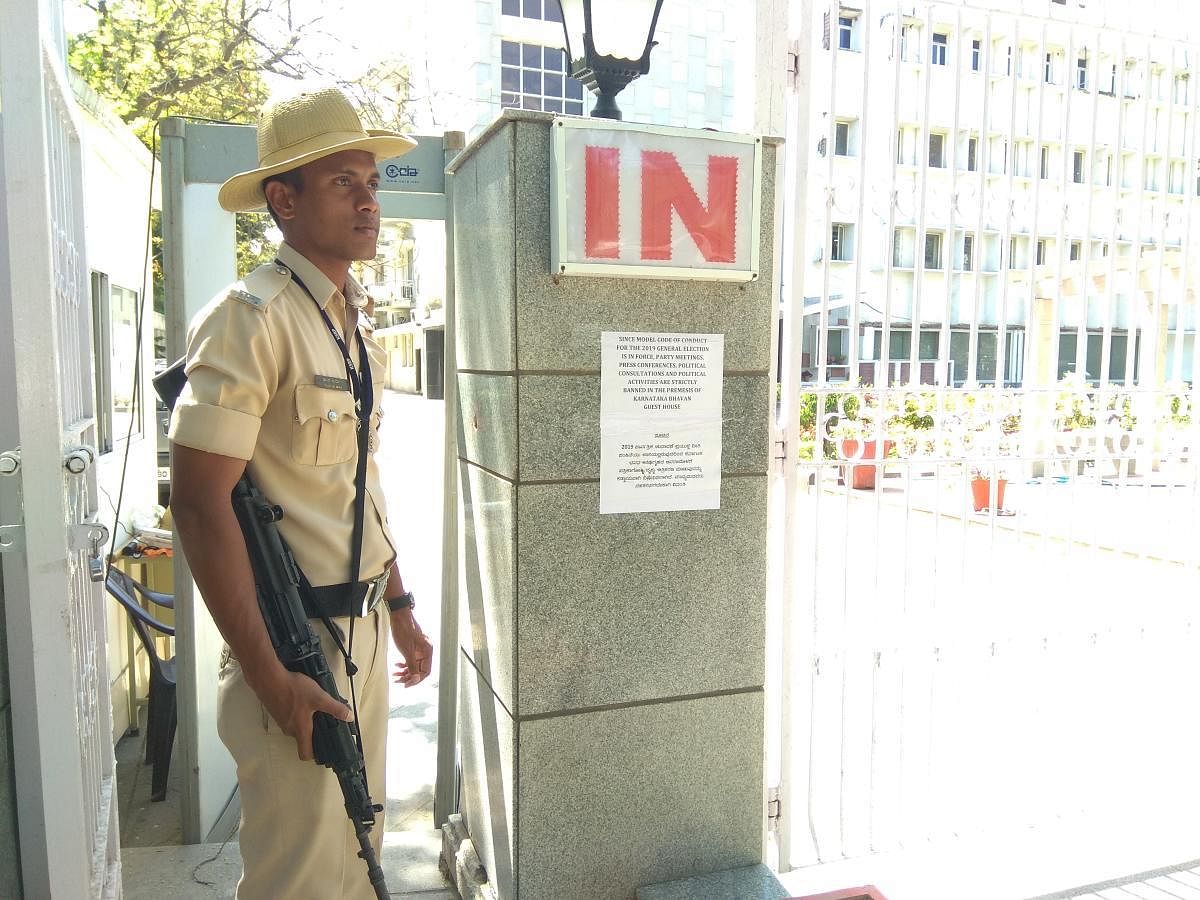 A KSRP personnel guards the Karnataka Bhavan in New Delhi.
