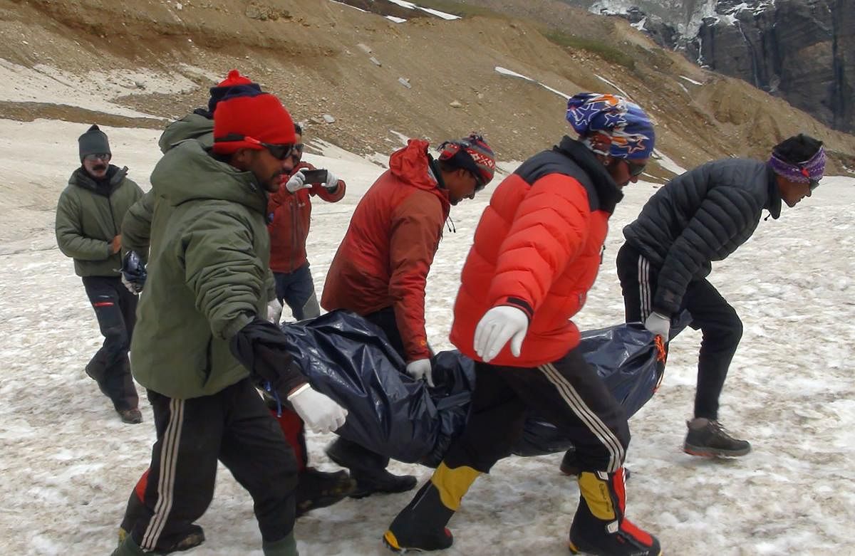 ITBP personnel carry the body of a mountaineer from Nanda Devi at base camp on the mountain before airlifting the remains down to Pithoragarh, Uttarakhand. (ITBP/AFP Photo)