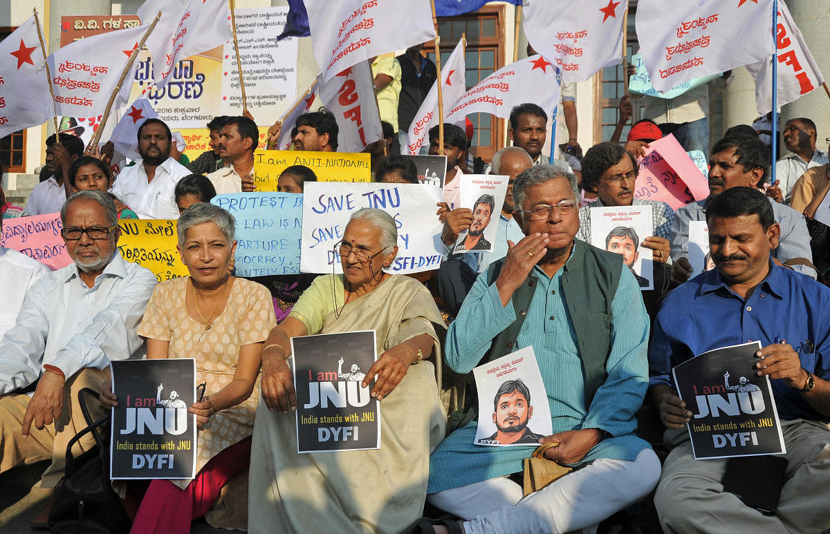 Writers Girish Karnad, Dr Marulasiddappa along with former minister B T Lalitha Naik and other activists stage a protest against the crackdown at JNU university by the Delhi police and the arrest of their students, in front of Town Hall in Bengaluru on Fr