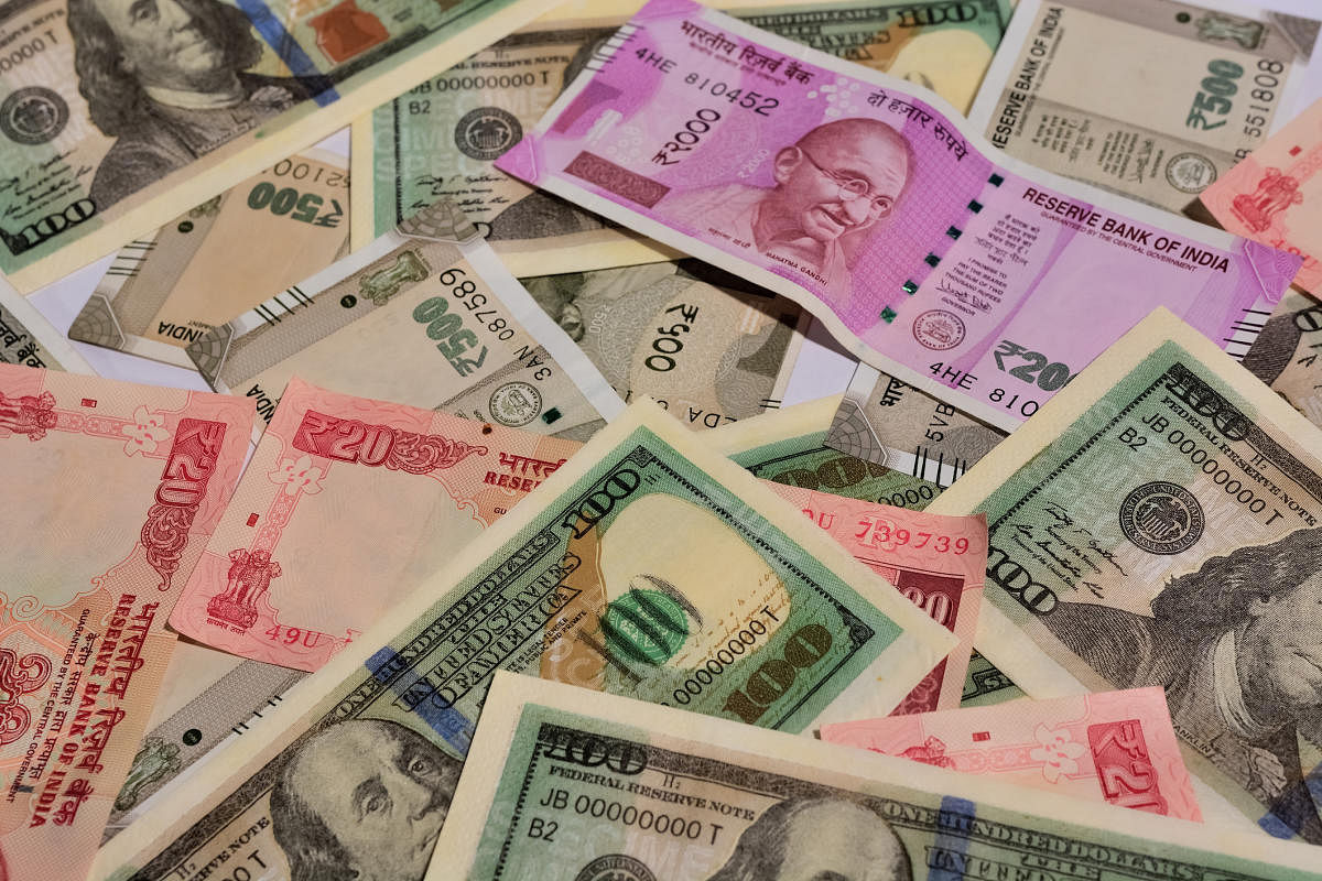 The rupee rebounded 25 paise to 68.33 against the US dollar in early trade. (DH Photo)