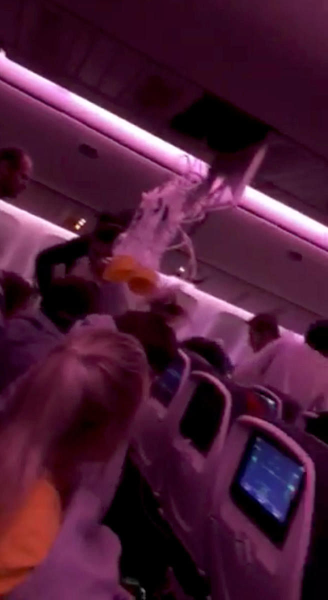 Oxygen masks fall during turbulence in the Air Canada (REUTERS Photo)