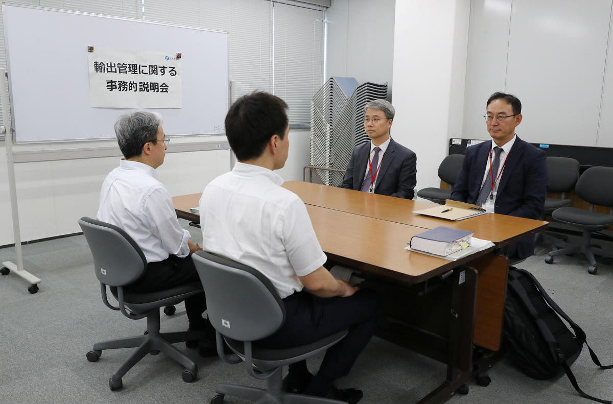 Working level officials from Japan (L) and South Korea hold a meeting about Japan's recent restrictions on exports of high-tech material to South Korea in Tokyo, Japan. (Reuters Photo)