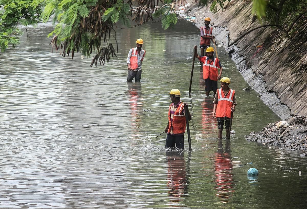 BrihanMumbai Municipal Corporation, Mumbai Fire Brigade, NDRF and Mumbai police were involved in the search and rescue operations. (AFP Photo)