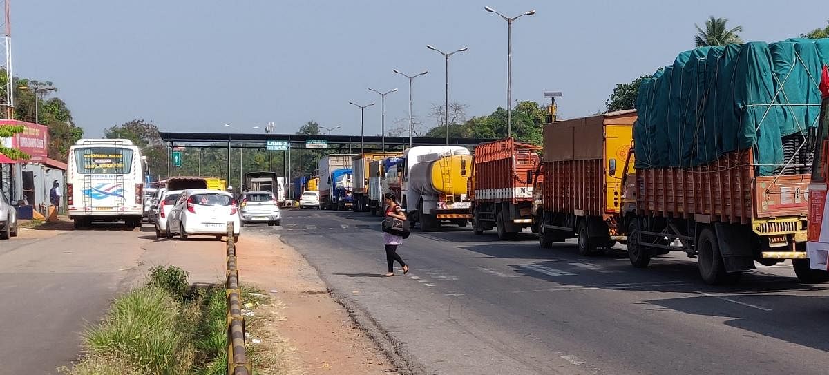 Vehicles can purchase passes for Rs 265 a month to travel past the Surathkal toll plaza.