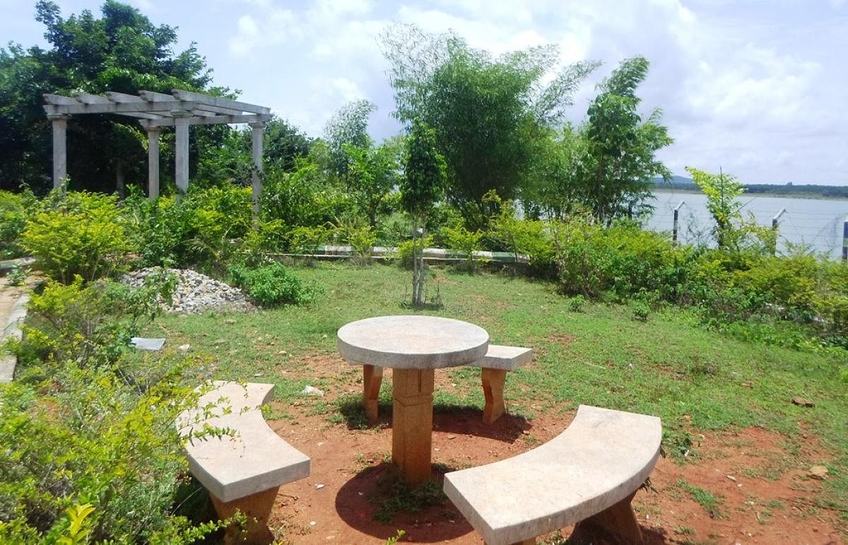 A view of the park on the periphery of Doddakere at Bukkambudhi village.