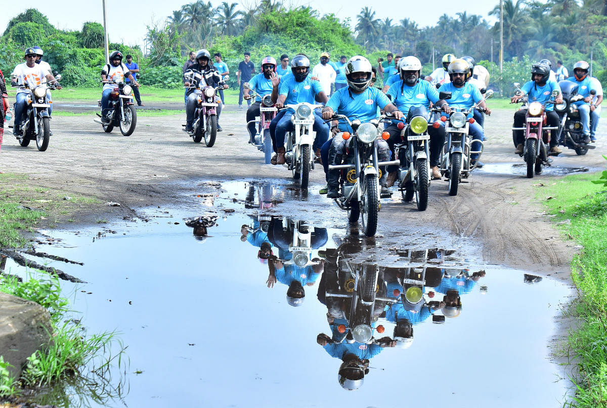 Motorcycle enthusiasts ride Jawa and Yezdi bikes as part of the rally organised on account of International Jawa Day in Panambur on Sunday.