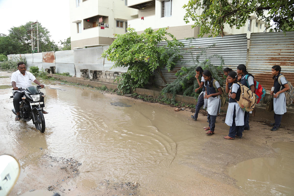 Tuesday afternoon showers render the pothole-ridden SP Office-Lal Bahadur Shastri Nagar road in Raichur slushy. The city received its first proper monsoon rain of the season. (Right) River Tungabhadra in full flow in Harapanahalli taluk of Ballari distric