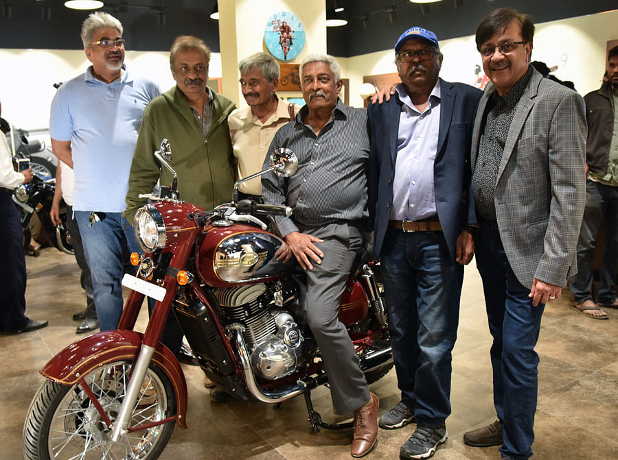 Former racers (from left) Ravichandran, Jayant, Ravi Thirumalai, Gautam Kadam, CK Chinnappa and Balamuralikrishna pose with the new Jawa during the launch of Safina Motors in Bengaluru on Thursday. Janardhan BK/ DH Photo