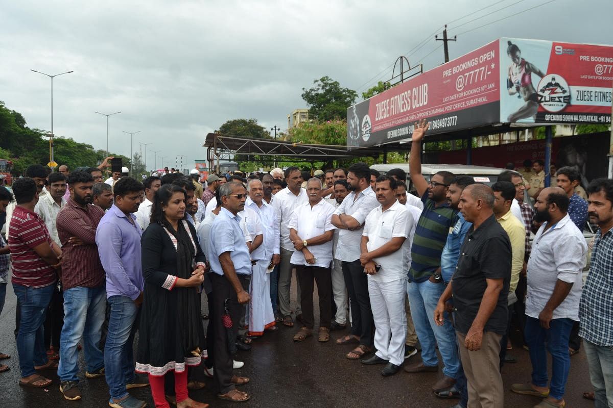 Members of the Toll Gate Virodhi Horata Samithi stage a protest near the Surathkal toll gate on Tuesday.