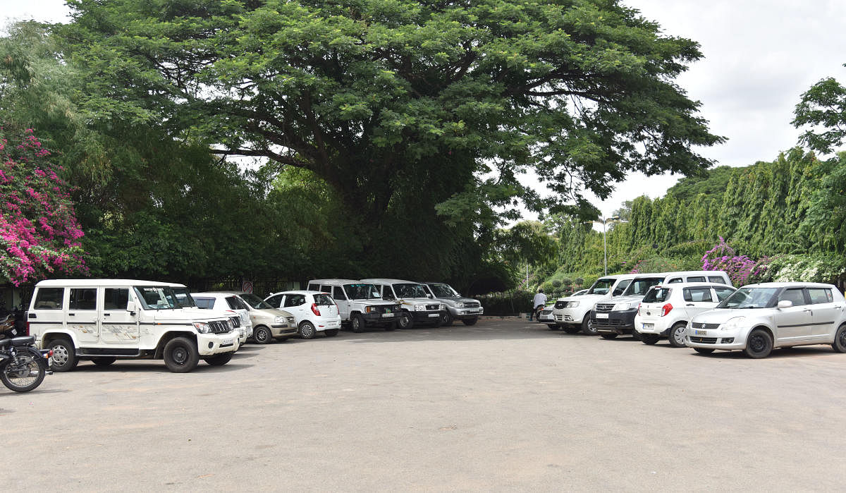 Officials and staffs parking at Lalbagh in Bengaluru on Wednesday. DH photo