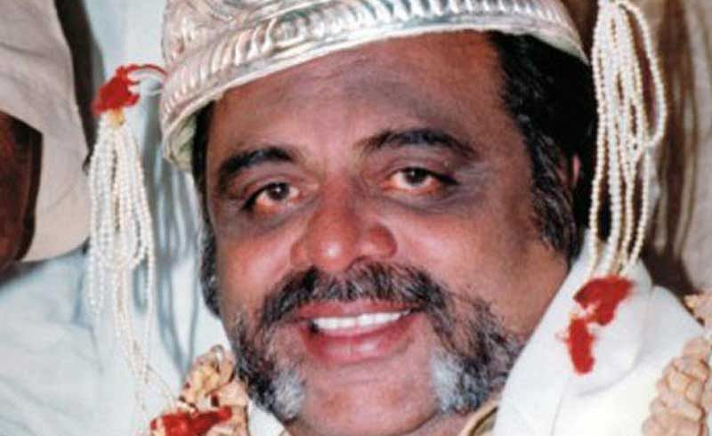 It was common for the Sandalwood to approach Ambareesh in its distress times regardless of the problem. An undisputed captain of the industry, Ambareesh stood by all and resolved the crisis.