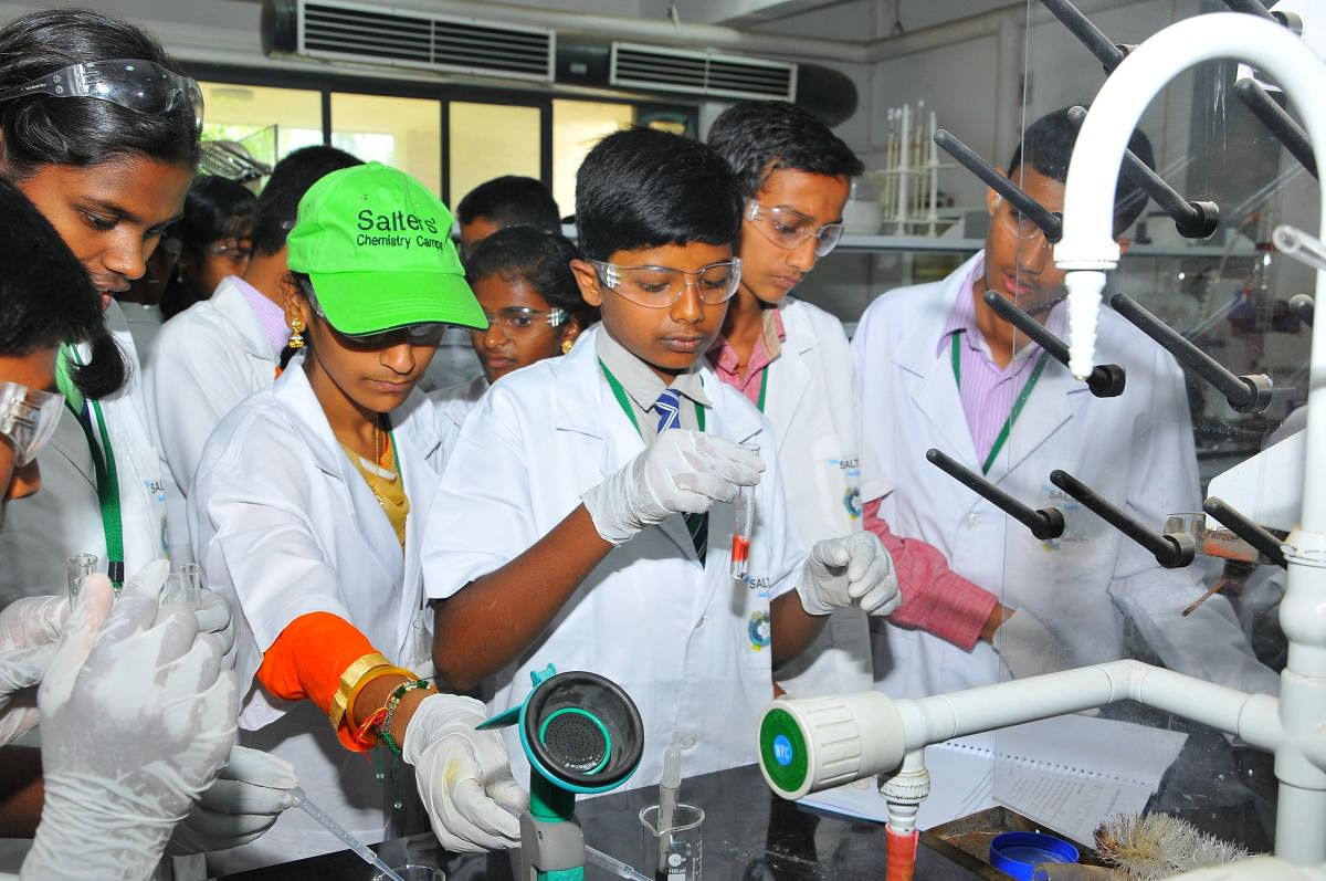 Children from various parts of Karnataka learn Chemistry concepts in Kannada through fun activities at the Jawaharlal Nehru Centre for Advanced Scientific Research in Bengaluru. DH PHOTO