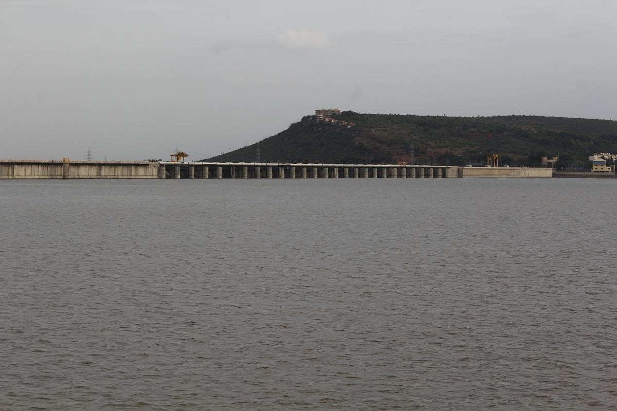 The backwaters of Almatti reservoir in Bagalkot district. The reservoir is just one metre short of reaching its full reservoir level. DH PHOTOS