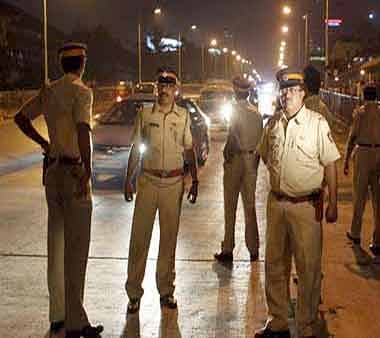 Maharashtra cop thrashed by MLAs faces probe