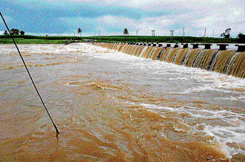 Over the top: The Karadga-Bhoj bridge in Chikodi taluk has been submerged due to rising waters in the Doodhganga river. dh photo