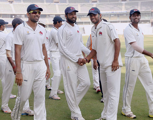 Mumbai captain Zaheer Khan and other players after their win over Vidarbha in their Ranji Trophy match at Wankhede in Mumbai on Sunday. Group toppers Maharashtra will play defending champions Mumbai, who barely made it to the knock-out stage, in the five-day quater-final of the Ranji Trophy that promises to be a keen fight at the Wankhede Stadium, starting here tomorrow. PTI File
