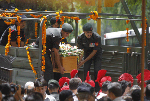 Soldiers carry the coffin containing the body of India's Rural Affairs Minister Gopinath Munde as the same is brought to the Bharatiya Janata Party (BJP) office in New Delhi, AP photo.