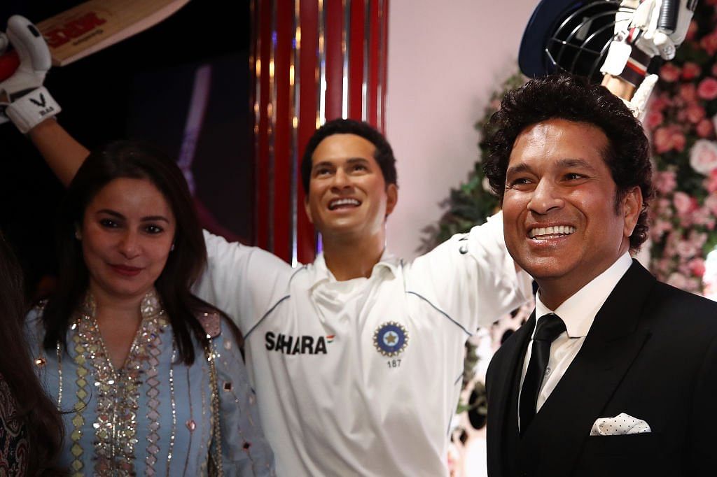Sachin Tendulkar and wife, Anjali pose with the bust of a younger version of the Little Master. Image Credits: ICC's official Twitter feed