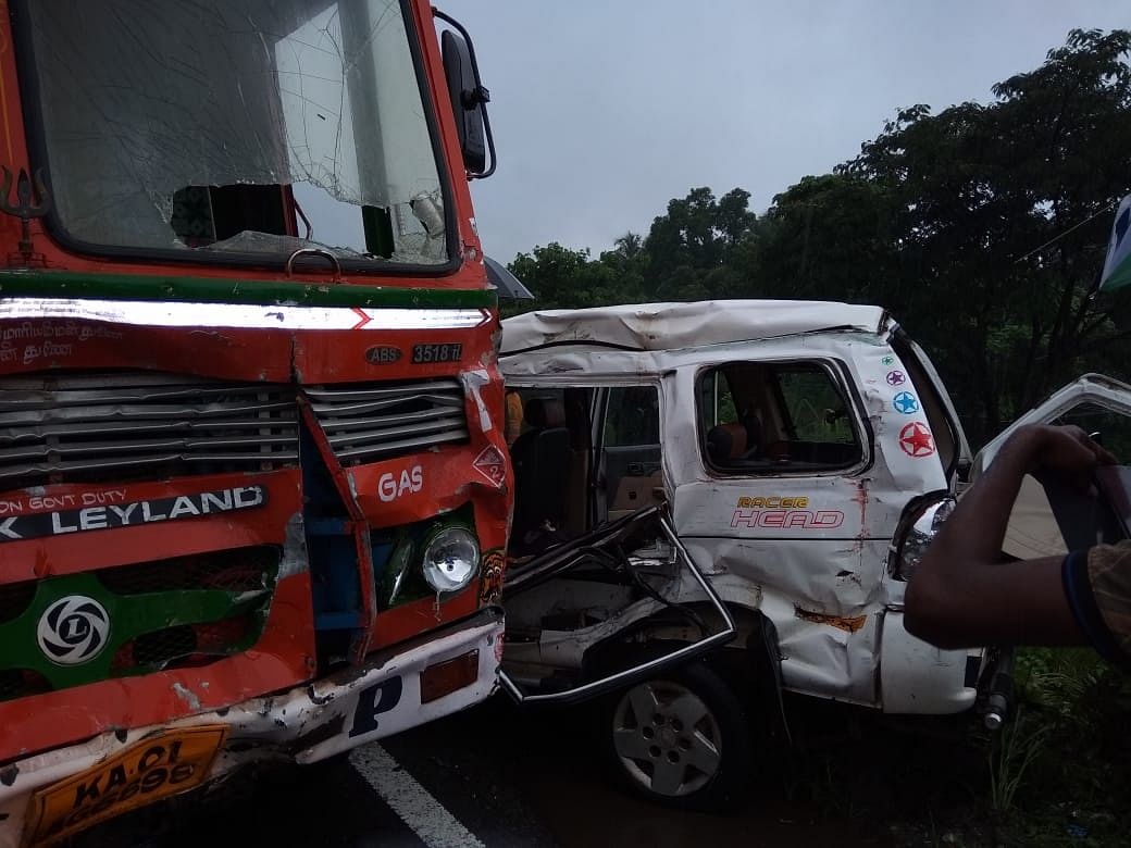 Car was bound to Mangaluru from Dharmasthala and Tanker was travelling from Mangaluru. DH photo
