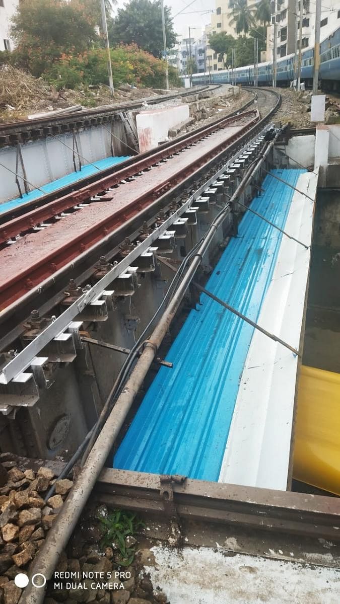 The extended safety screen of the rail overbridge at Sivananda Circle.