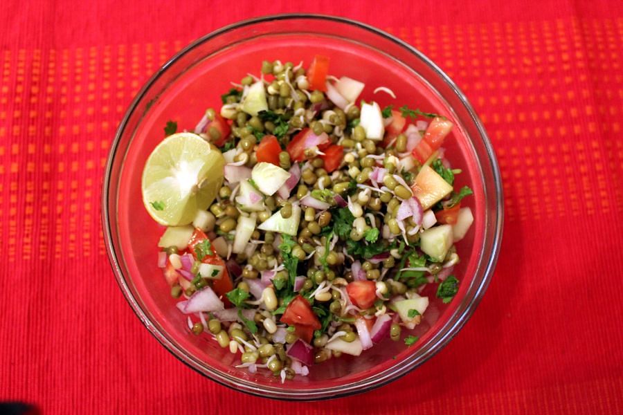 Green gram sprouts salad. Picture credit: commons.wikimedia.org/ Ravi Talwar