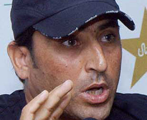 Younis, Misbah steady Pakistan