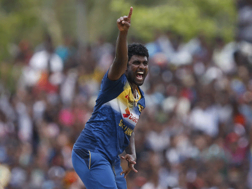 Sri Lanka's Thisara Perera appeals for successful wicket for Pakistan's Wahab Riaz (not pictured) during their final ODI (One Day International) cricket match in Dambulla August 30, 2014.  Reuters photo