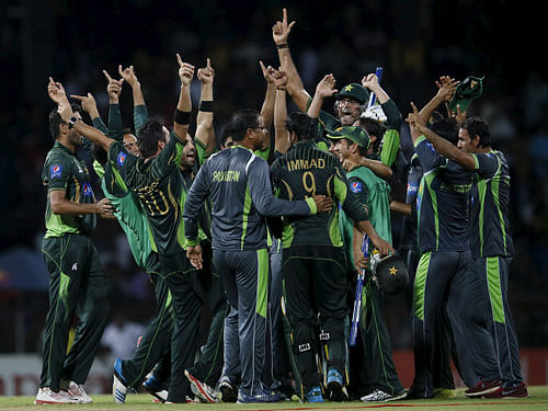 Pakistan's cricket team members celebrate after they won their second Twenty 20 cricket match against Sri Lanka in Colombo August 1, 2015. Pakistan won the Twenty 20 series against Sri Lanka. Reuters Photo.