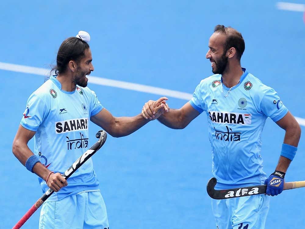 India secured another penalty corner four minutes into the second quarter but Harmanpreet's flick was saved by Amjad Ali in front of Pakistan goal.  Image courtesy Twitter