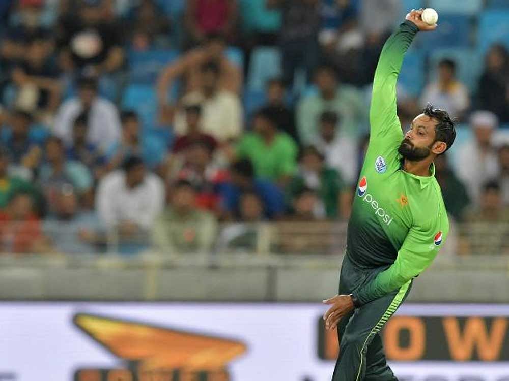 'Pakistan's Mohammad Hafeez has been reported for a suspected illegal bowling action during the 3rd #PAKvSL ODI'. Image courtey Twitter/@ICC