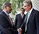 S M Krishna with Pakistan Foreign Minister Shah Mahmood Qureshi