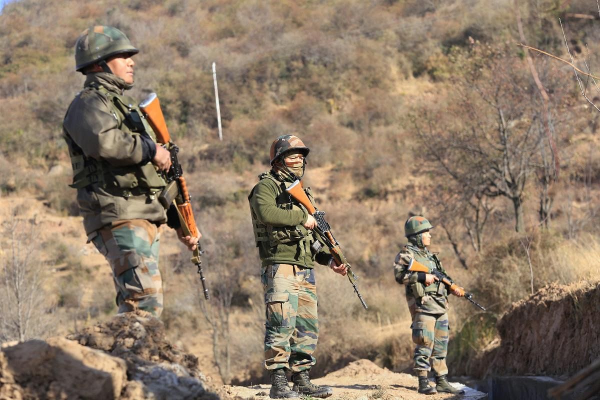 Army jawans take positions along LoC in Rajouri on Monday, a day after Pakistan attacked Indian posts (PTI Image for Representation)