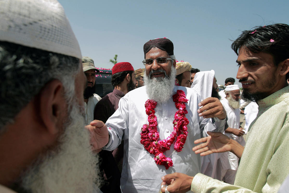 Radical Sunni cleric Maulana Ahmed Ludhianvi (C) greets supporters during his election campaign in Jhang, Punjab province. (Reuters Photo)