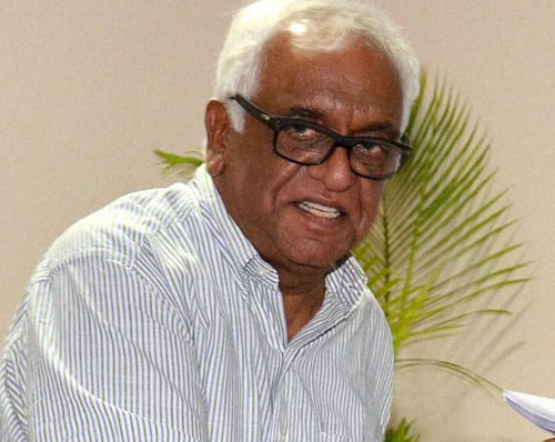 Welcoming the Supreme Court verdict barring N Srinivasan from contesting any BCCI election on grounds of conflict of interest, head of IPL-6 spot-fixing and betting probe committee Justice Mukul Mudgal today said that it will have far reaching ramifications as it will also impact on all sports bodies. PTI File Photo.
