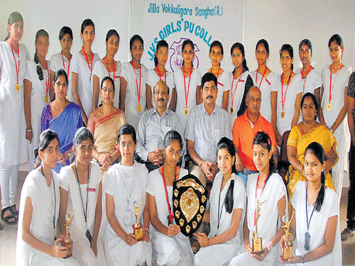 The JVS Girls PU College students, winners of taluk-level sports tournament, were felicitated at the JVS Girls PU College in Chikkamagaluru on Wednesday. DH photo
