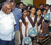 Experiment: President of Jawaharlal Nehru Centre for Advanced Scientific Research Prof C N R Rao with students at the inauguration of Centre for Science and Engineering in Bangalore on Wednesday. DH Photo